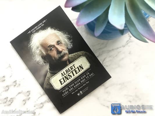 Albert Einstein  Con Người Vĩ Đại